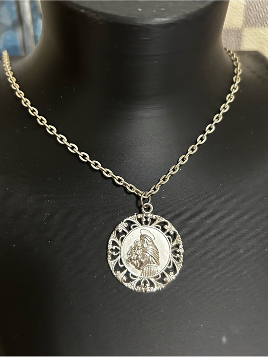 Jewelry - ✝️St. Anthony Silver Tone Medallion Pendant Necklace
